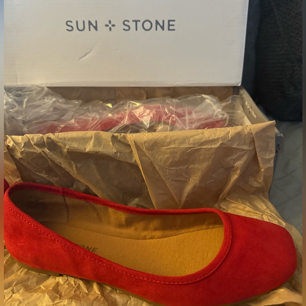 Sun + Stone Avveryf Ballerina Flats, Red Suede like, Size 8M